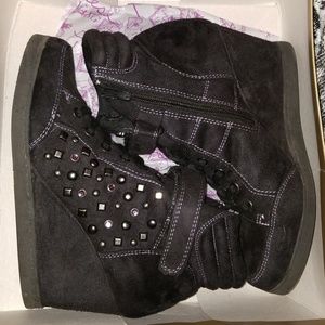 Vera Wang Princess Black Suede Wedges Size 9